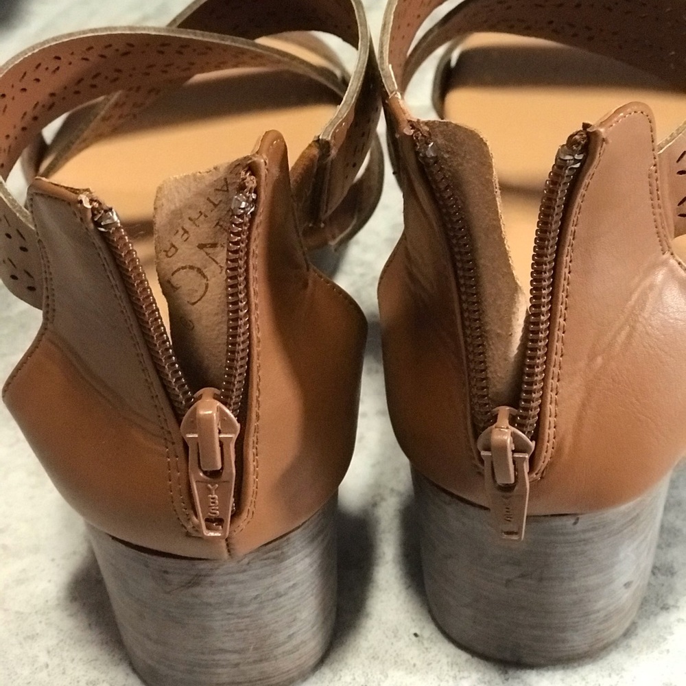Sandals - Picture 2 of 4